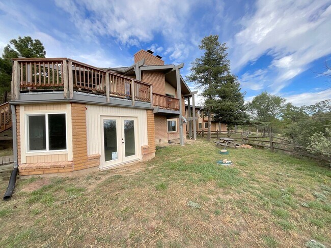 Building Photo - 5 Bedroom Home, 4.61 Acres, Available Near W Woodmen Rd & Westwood Rd!