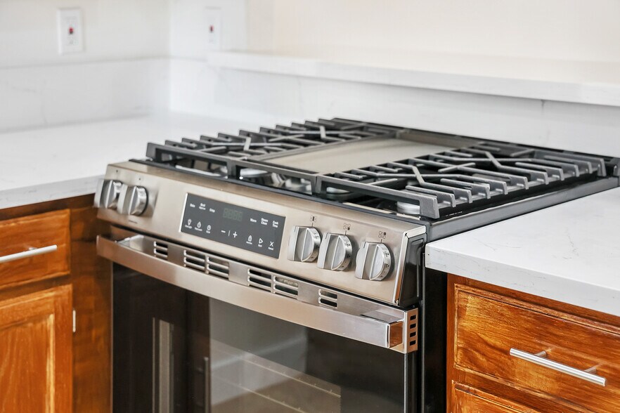 Building Photo - 10128 Hillhaven Ave