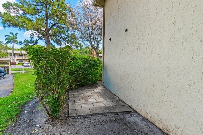 Building Photo - 46 Stratford Ln W