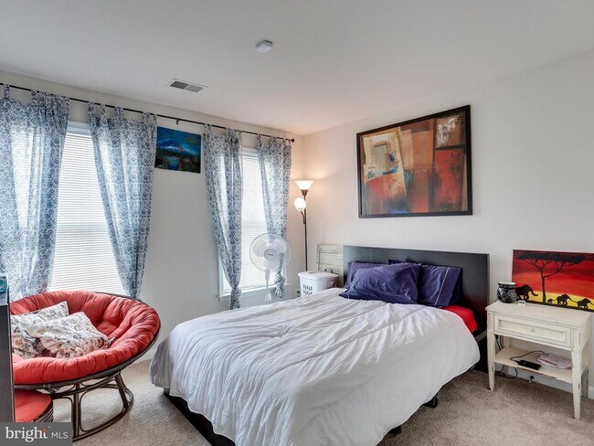 Building Photo - 8250 Red Carnation Ct