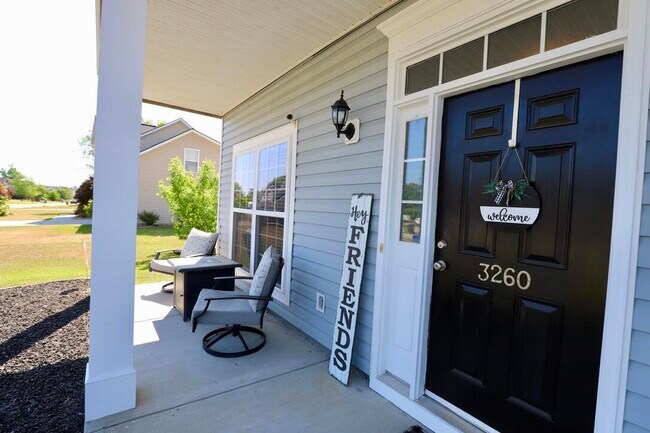 Building Photo - 3260 Matthews Dr