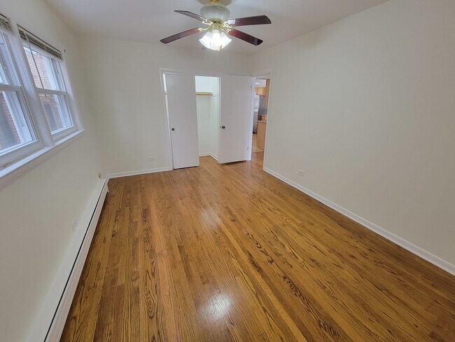 Building Photo - 5809 N Whipple St