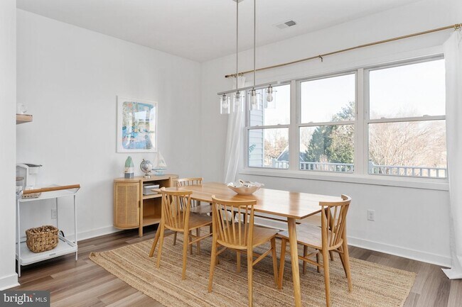 Building Photo - 308 Douglas Ave