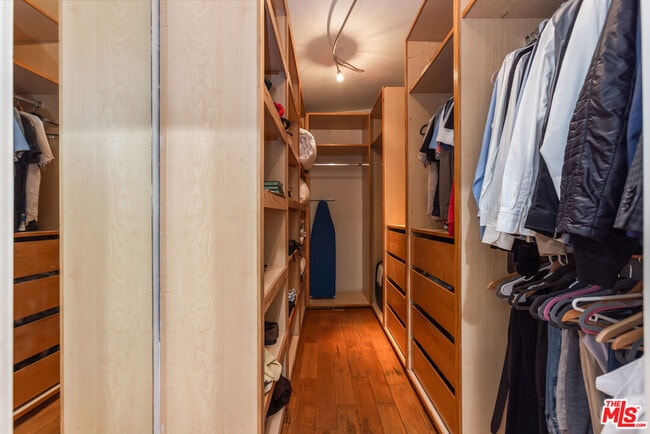 Building Photo - 7473 Mulholland Dr