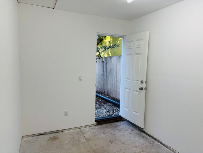 Building Photo - 2922 8th Ave