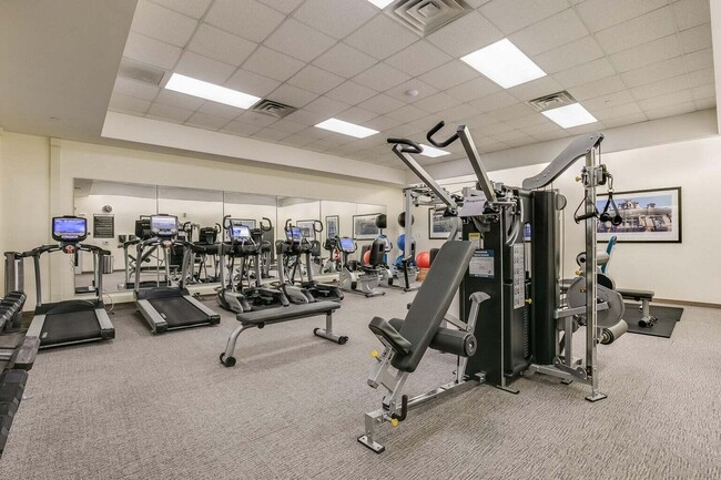 Building Photo - 1313 N Franklin Pl