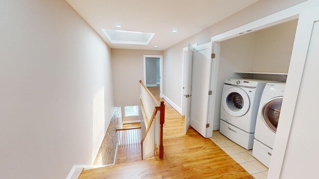 Building Photo - 911 Monroe St NW