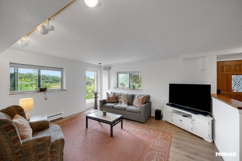 Building Photo - 7980 Fairview Rd