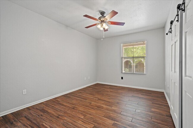Building Photo - New Paint- 1 Bd Retreat, Community Pool, S...