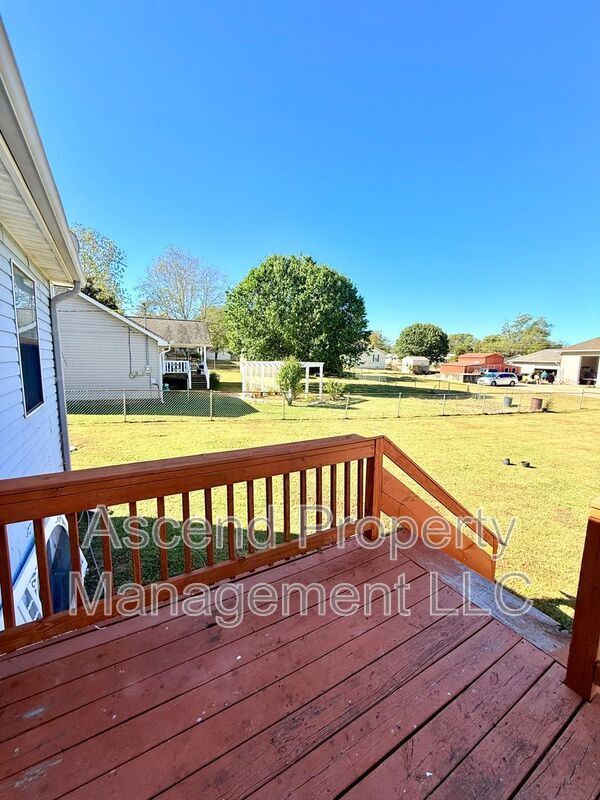 Building Photo - 2701 NW Georgetown Dr