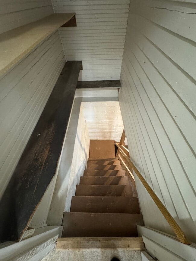 Building Photo - Gorgeous 3 Bedroom UPDATED Single Family Home