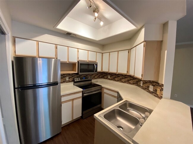 Building Photo - 6000 Shepherd Mountain Cove
