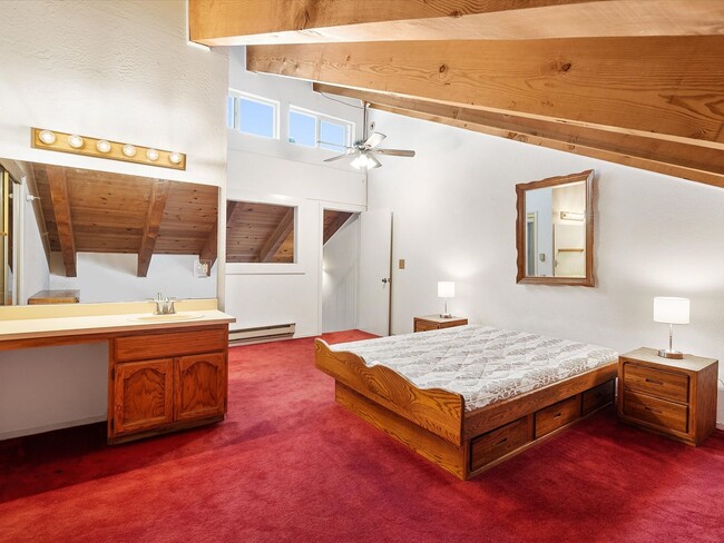 Building Photo - Seasonal or full-time Rental