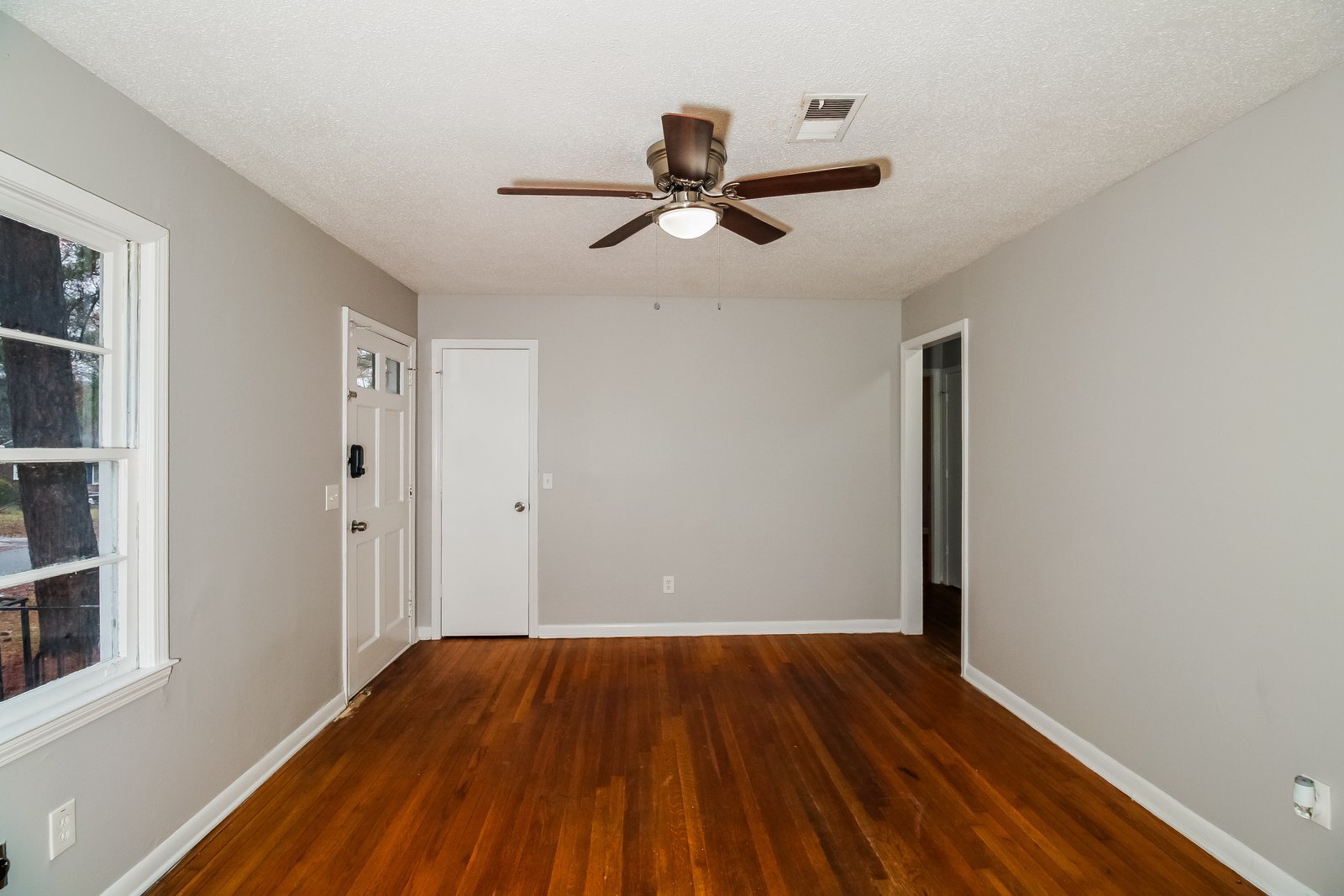 Building Photo - 300 Forestwood Dr