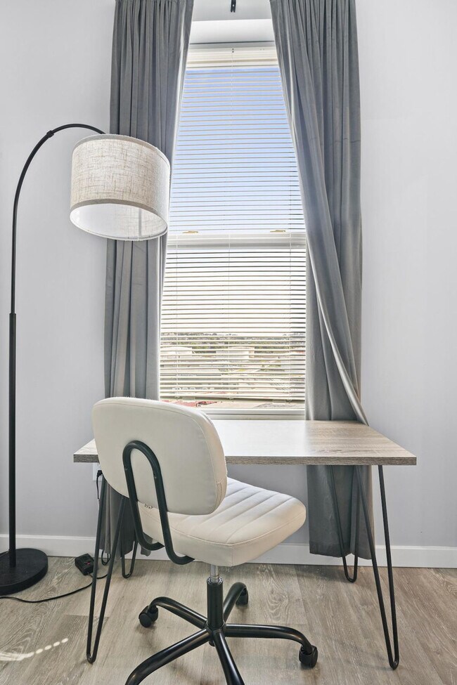 Building Photo - 95 Broadway-SI ID1240367P