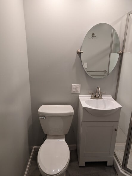 bathroom - 313 Walnut St