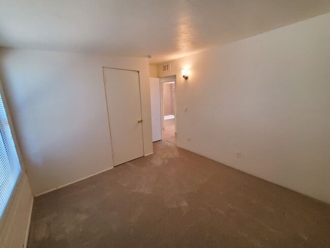 Building Photo - 4 bedrooms and 2 bathrooms with A/C.