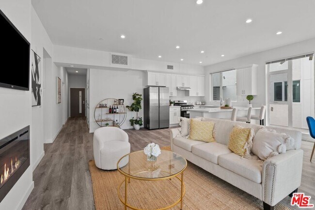 Building Photo - 5114 Cahuenga Blvd