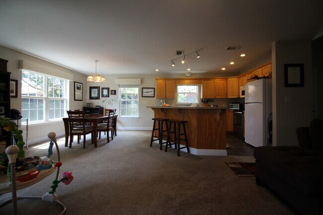 Building Photo - Spacious 3 Bedroom Home in Fort Walton Beach