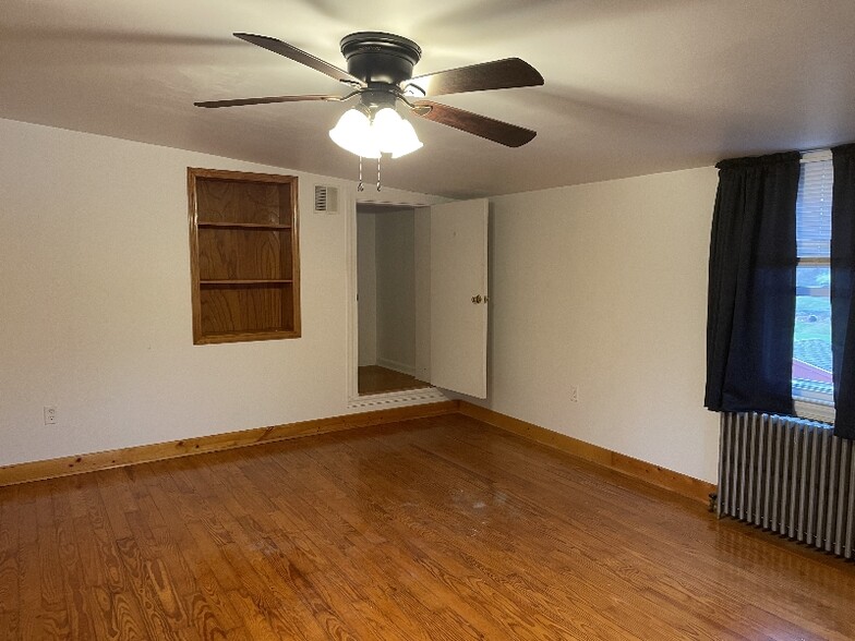 Building Photo - 913 Grange Rd