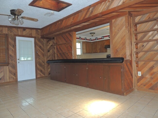 Building Photo - 2187 Glenwood Dr