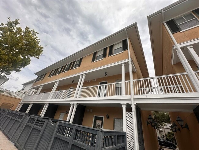 Building Photo - 709 Bloom St