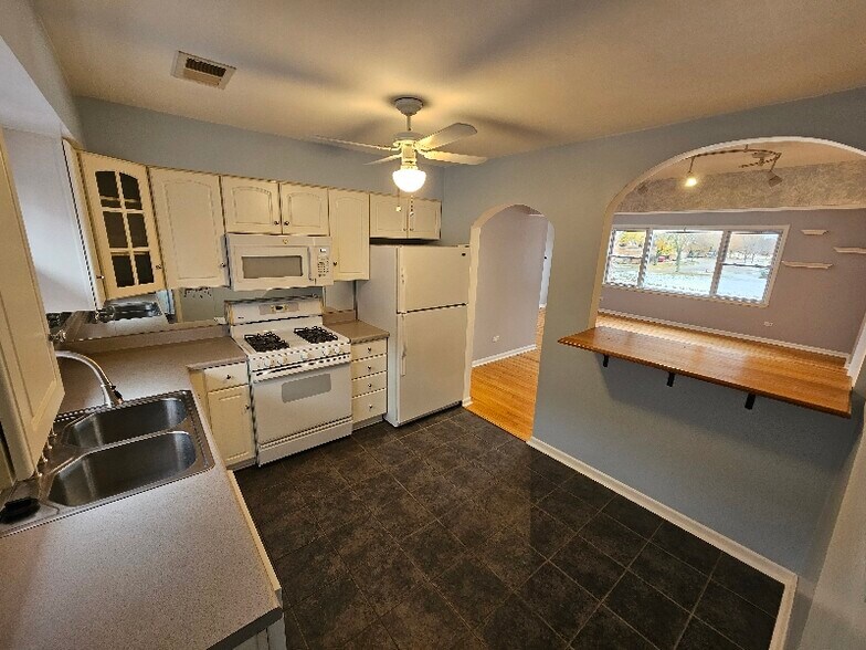 Building Photo - 229 Johnson St