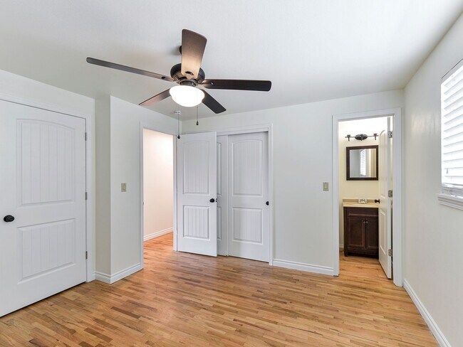 Building Photo - Renton House - 3 Bed/1.5 Bath - Close to Boeing and Renton Landing - Includes Landscaping