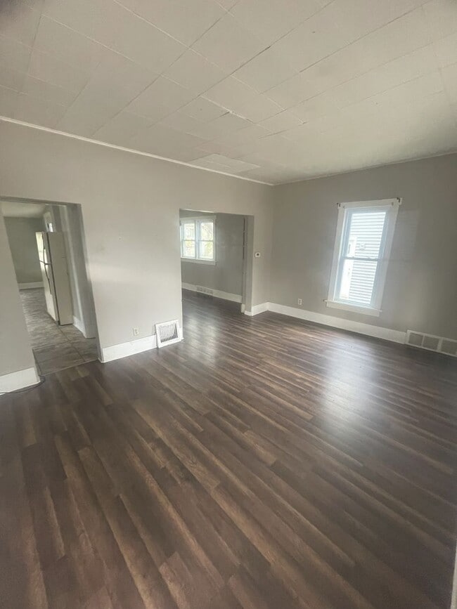 Building Photo - 2 Bedroom 1 Bathroom House Section 8 Accepted