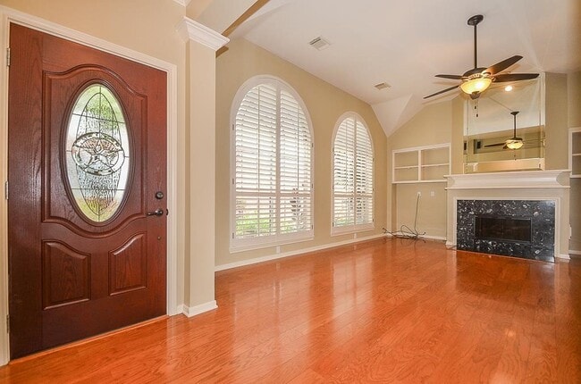 Building Photo - 46 Grants Lake Cir