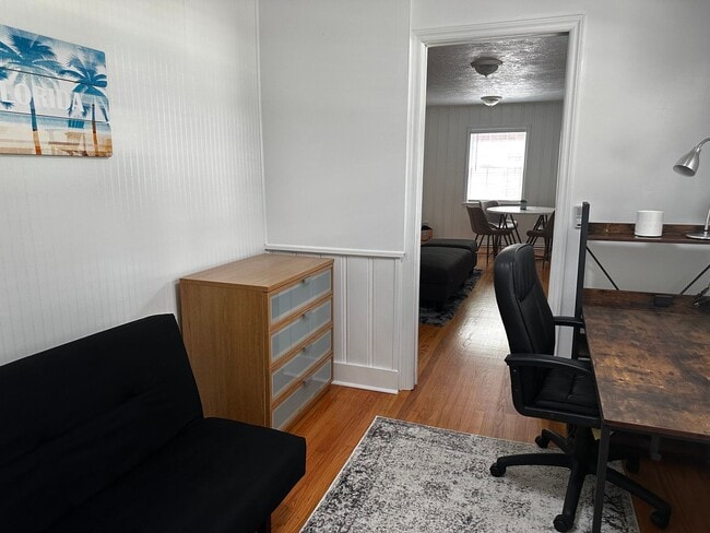 Building Photo - Delaney Park One bedroom with an office available September 7, 2026