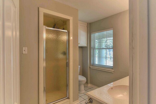 Building Photo - 14627 Carolcrest Dr