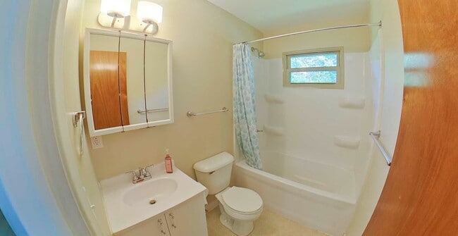 Building Photo - Big Backyard + Pet Friendly + Off-Street P...