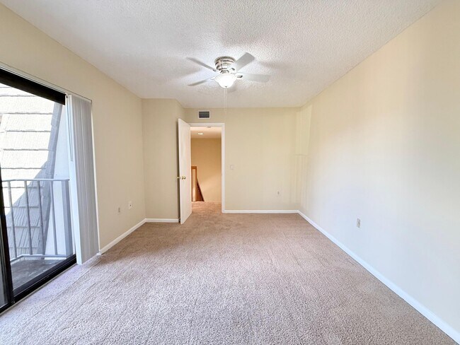 Building Photo - 810 8th Way