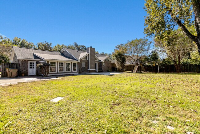 Building Photo - 397 Greenwich Dr