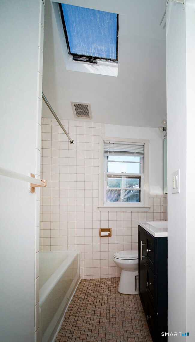 Building Photo - 38 Landin St