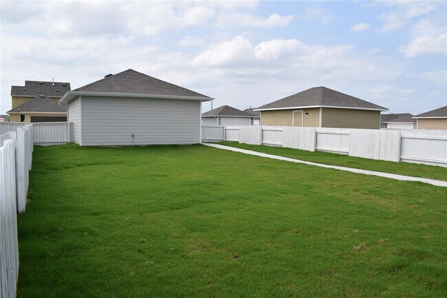 Building Photo - 117 Keltic Dr