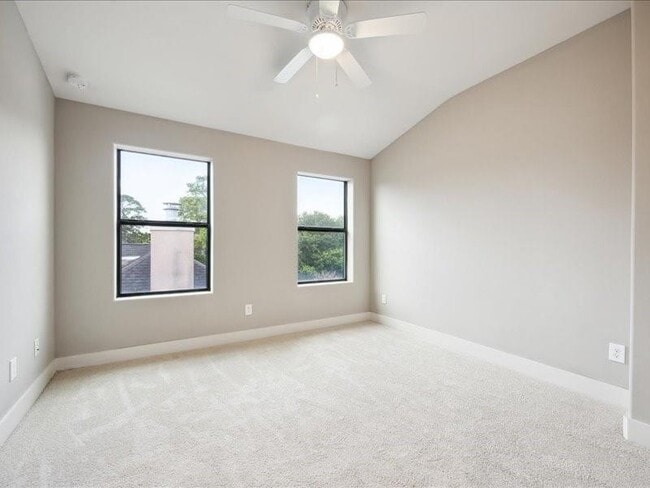 Building Photo - 3212 N MacGregor Way