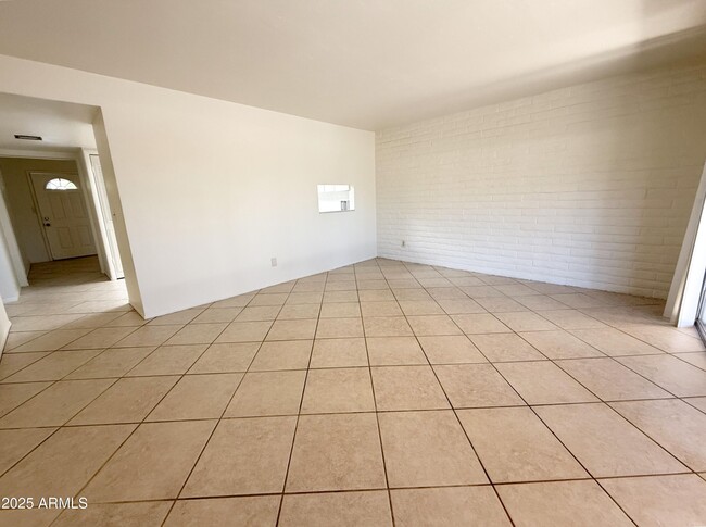 Building Photo - 5554 N 10th St
