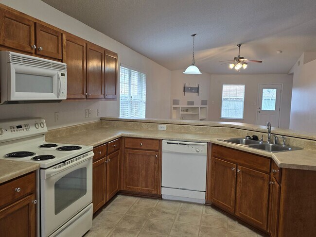 Building Photo - Spacious 4-Bedroom Home