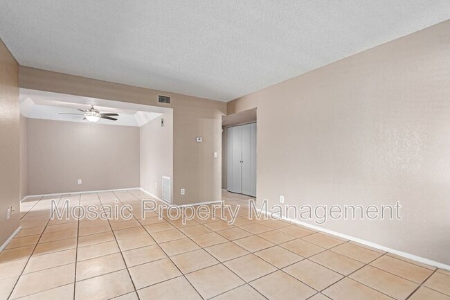Building Photo - 700 E Mesquite Cir
