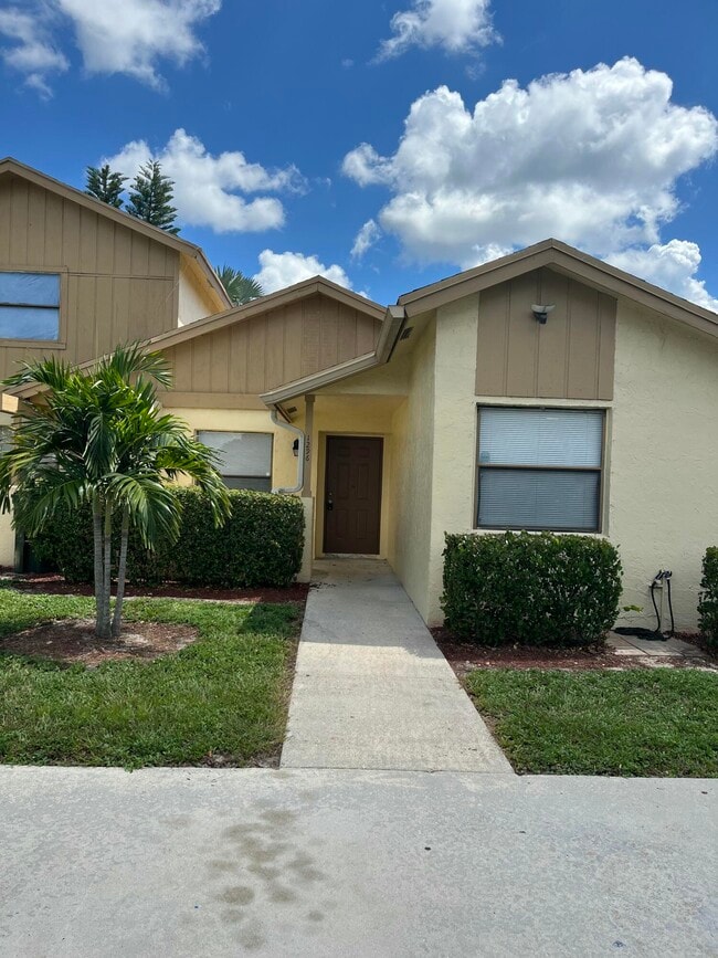 Building Photo - 1296 White Pine Dr