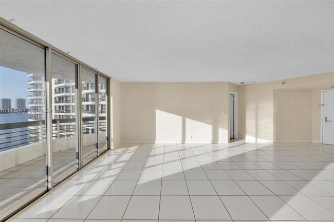 Building Photo - 3530 Mystic Pointe Dr