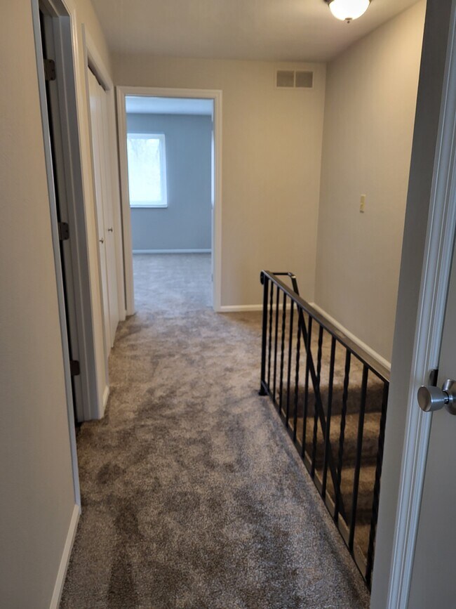 Upstairs hall - 9505 Centerbrook Ct