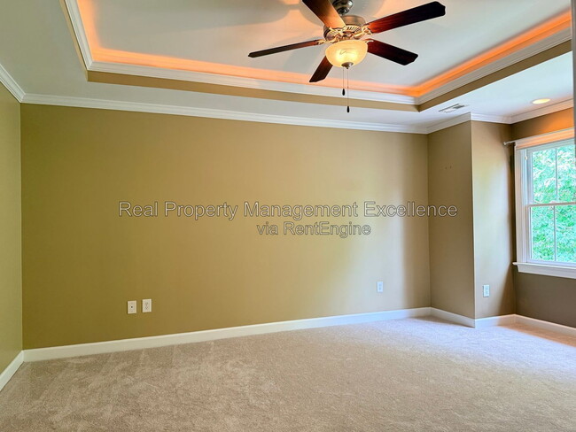 Building Photo - 616 Lake Artesia Ln