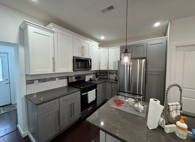 kitchen - 3520 W Allegheny Ave