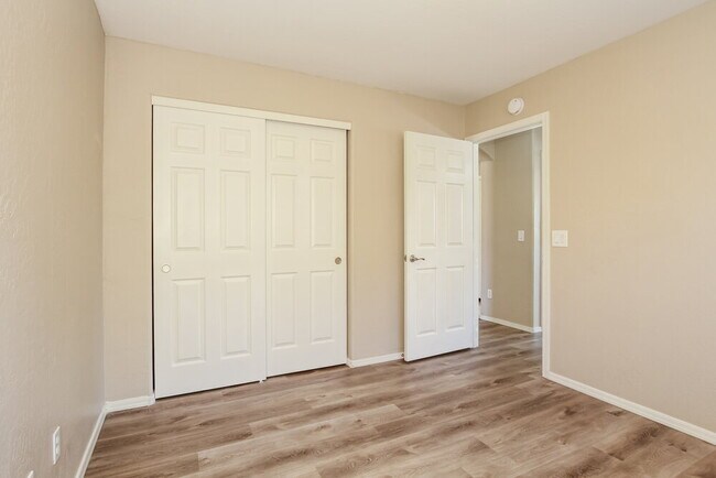 Building Photo - 15316 W Laurel Ln