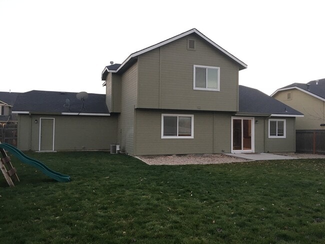 Building Photo - Perfect 4 bed 2.5 ba home in the desirable...