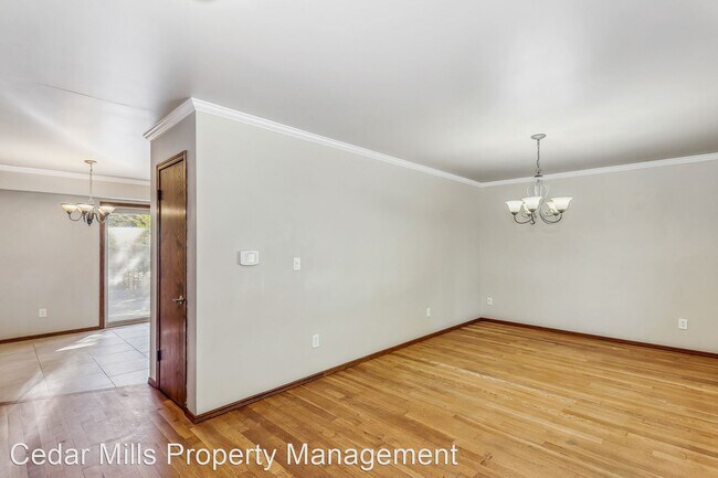 Building Photo - 4 br, 3 bath House - 1107 E. Oakwood Ct.