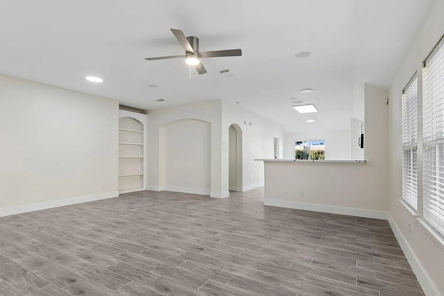 Building Photo - 17910 Royal Gate Ln
